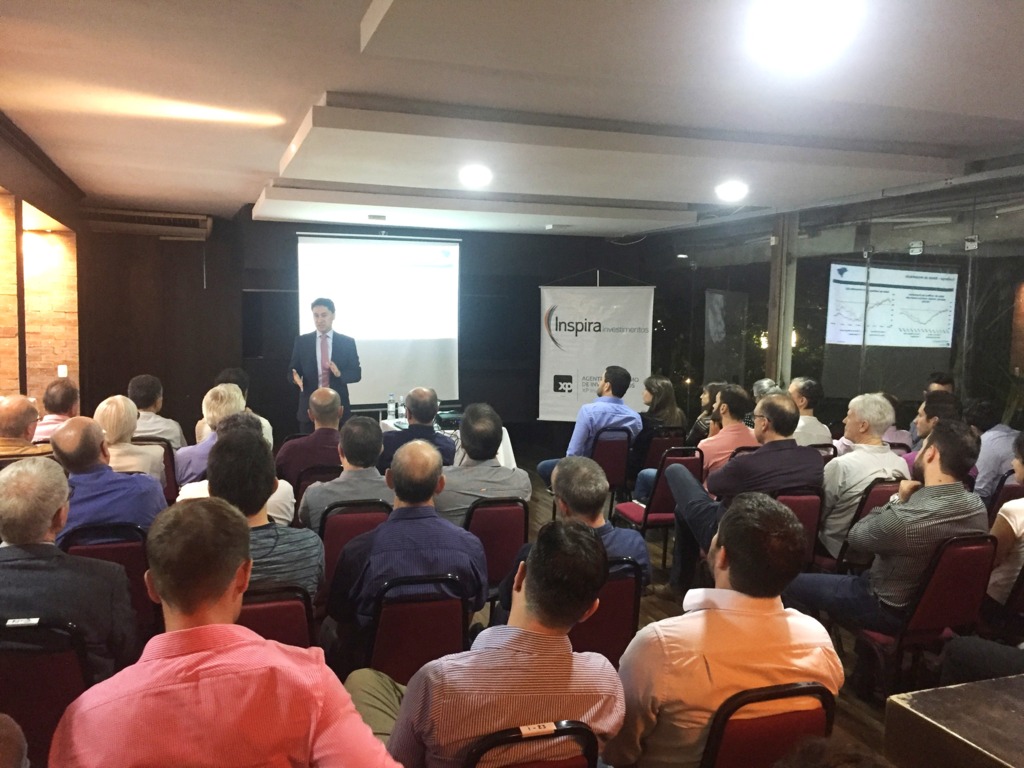 - Marco Saravalle, analista da XP investimento, palestrou para clientes e convidados da Inspira Investimentos em Santa Maria