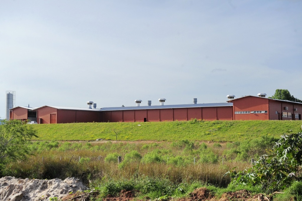 Fábrica de massas está pronta há dois anos, mas não tem previsão de abrir