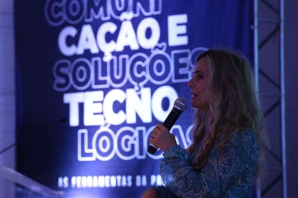 Em convenções AGV e CDL de varejo, Bruna Lombardi fala sobre felicidade