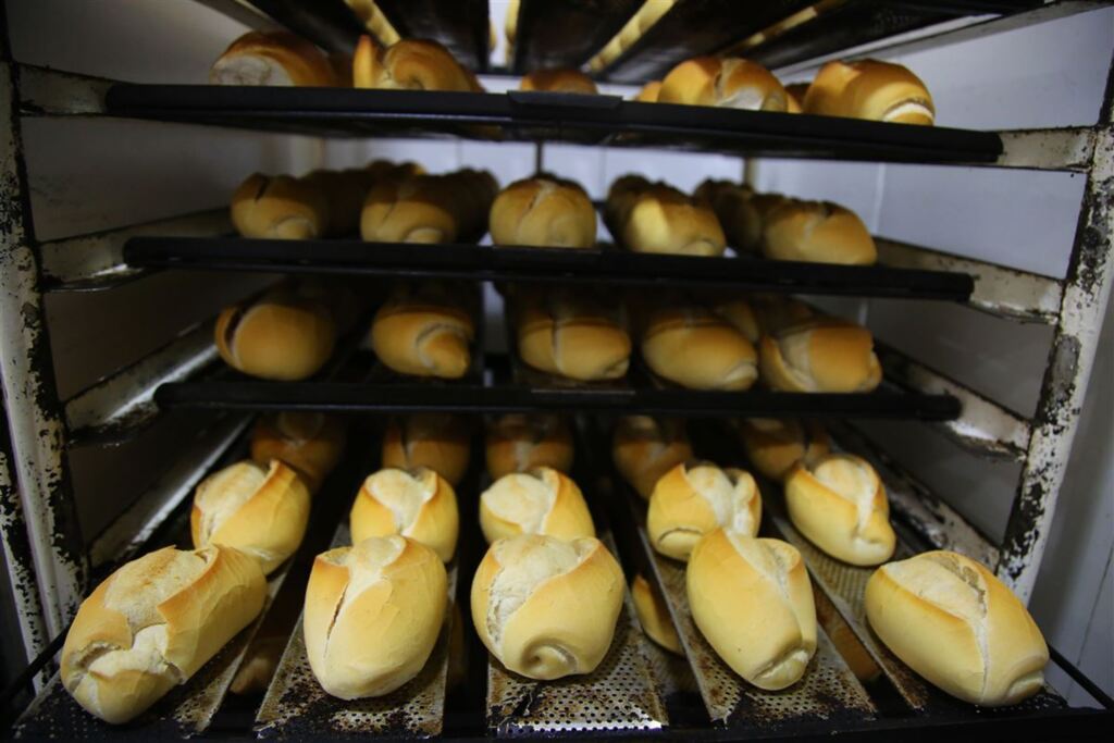 Preços do pão e do macarrão vão subir com alta do dólar
