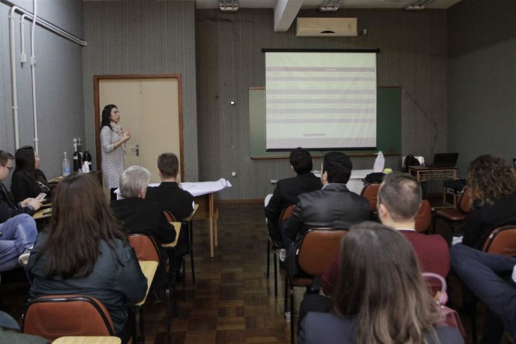 Foto: Deise Fachin (Prefeitura de Santa Maria) - Pesquisadora da UFSC veio à cidade para ajudar a fazer um diagnóstico do setor de empreendedorismo e inovação