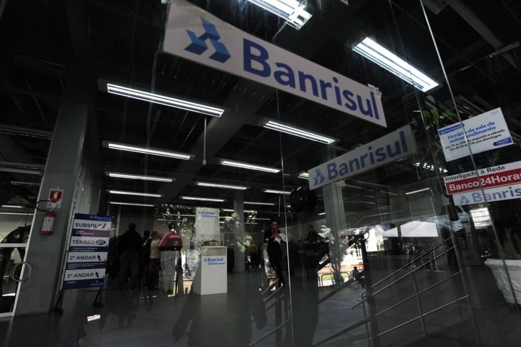 Após assembleia, bancários decidem abrir agências em horário diferente na sexta-feira