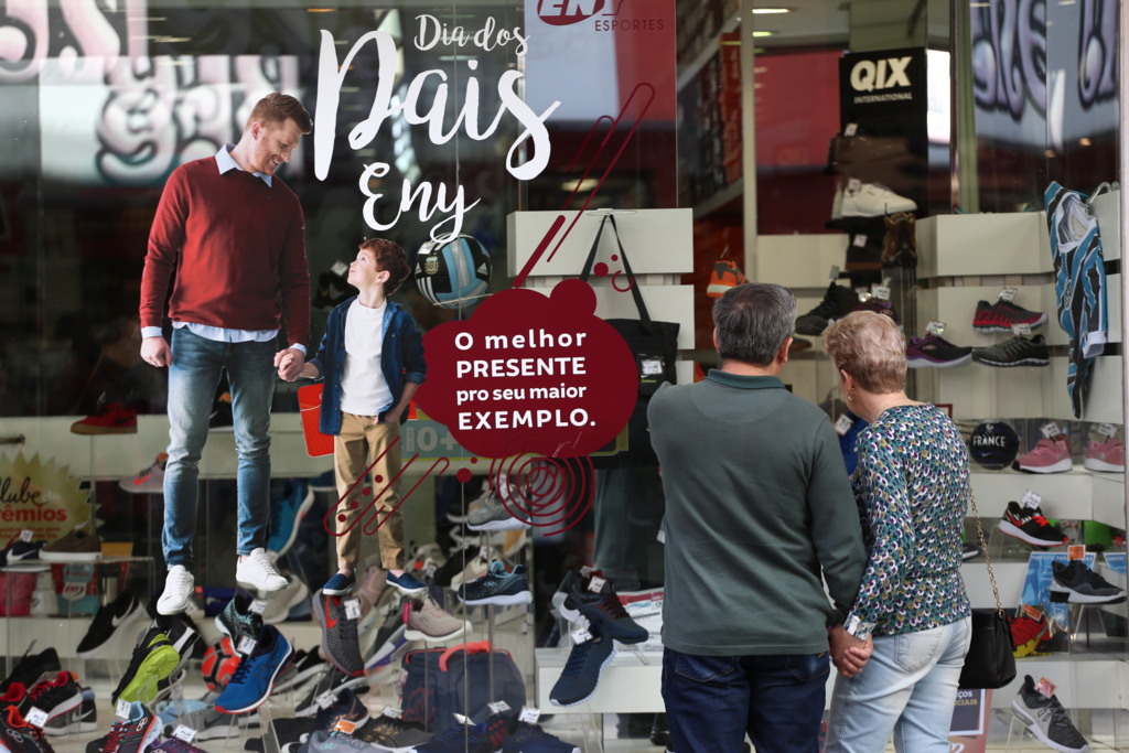 Comércio registra poucas vendas para Dia dos Pais e muitas liquidações de inverno