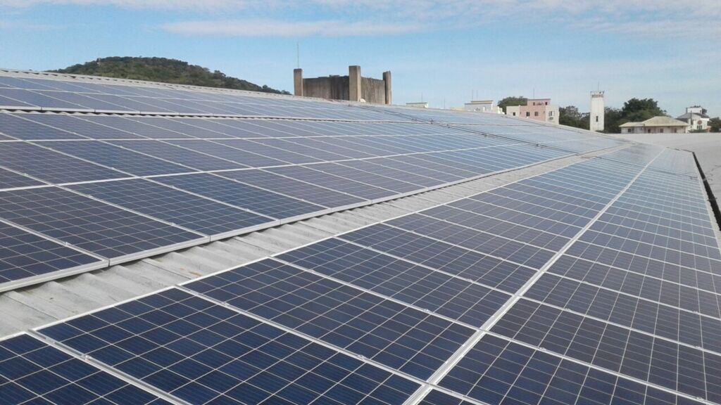 HCC Engenharia/Divulgação - Para o projeto da rodoviária, foram instalados 360 painéis solares capazes de gerar uma energia de 97 kW