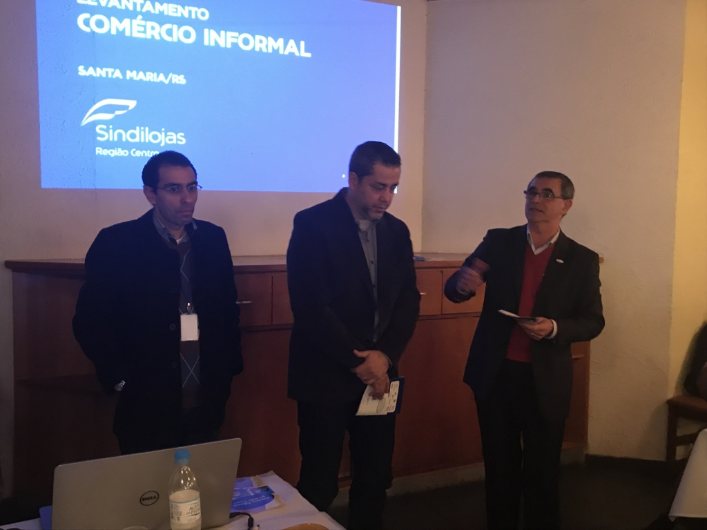 Estudo sobre comércio informal de Santa Maria é apresentado no Fórum das Entidades