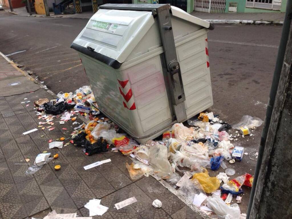 O lixo nas ruas de Santa Maria é reflexo da falta de coleta seletiva