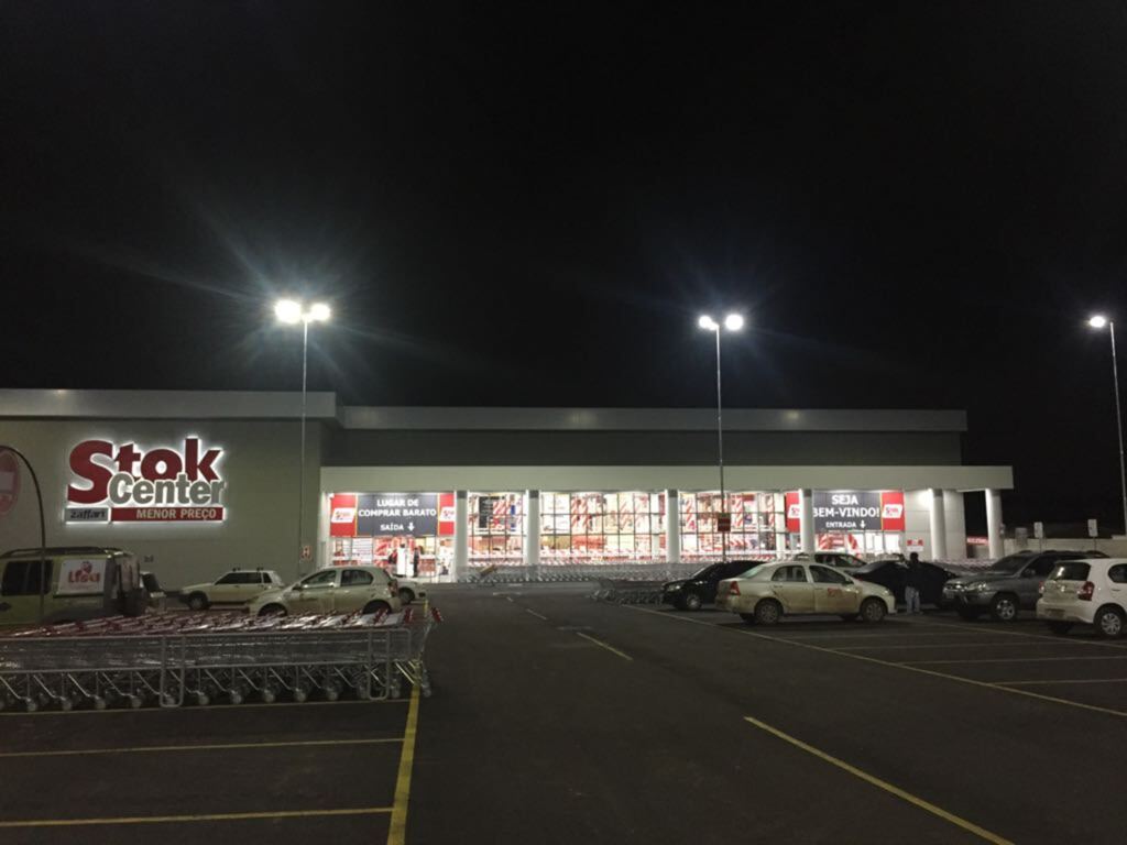 Marketing Comercial Zaffari, divulgação - Nesta quarta à noite, parte externa do mercado já estava pronta, à espera dos clientes