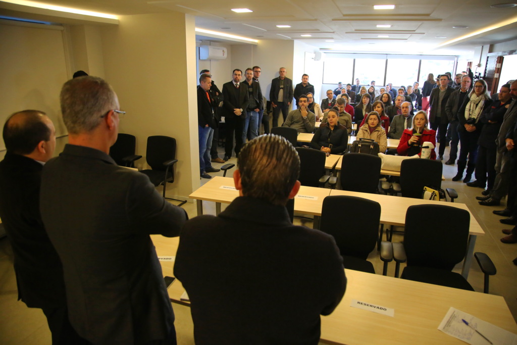 Foto: Gabriel Haesbaert (Diário) - Prefeito e autoridades lançaram ontem o programa Poupa Tempo, que promete reduzir para até 20 dias a concessão de alvarás