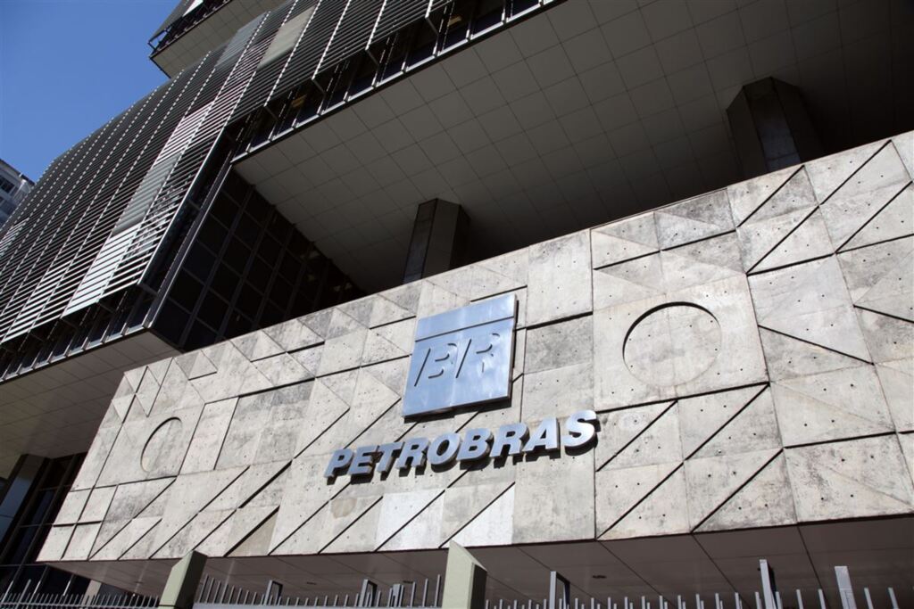 Petrobras aumenta preço da gasolina para distribuidoras