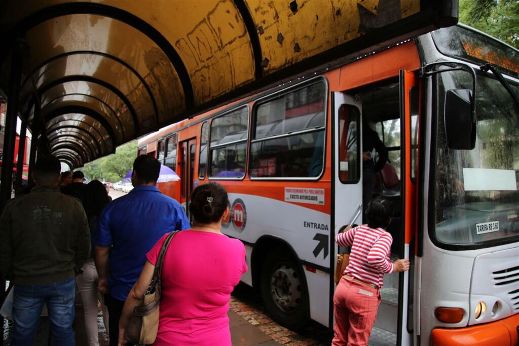 Em cidade de porte semelhante ao de Santa Maria, licitação reduziu valor da passagem
