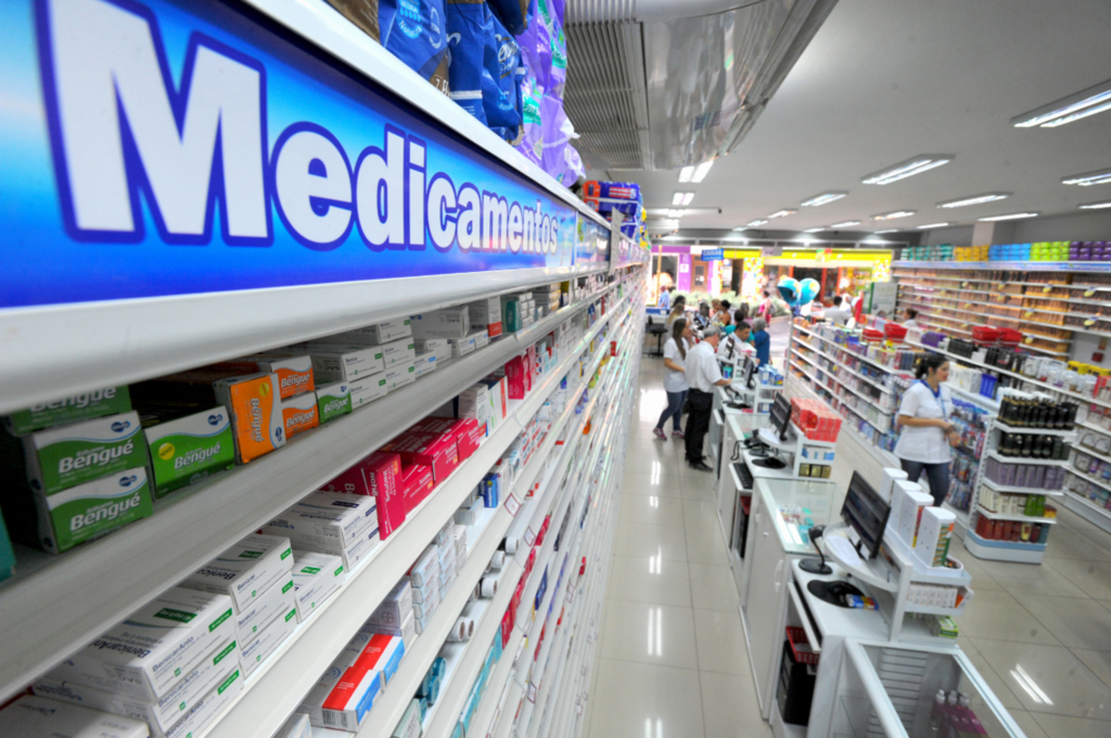 Conta de luz e medicamentos terão reajuste neste mês