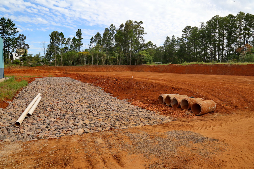 Foto: Charles Guerra - Obras de terraplenagem estão sendo feitas atrás do Ctism