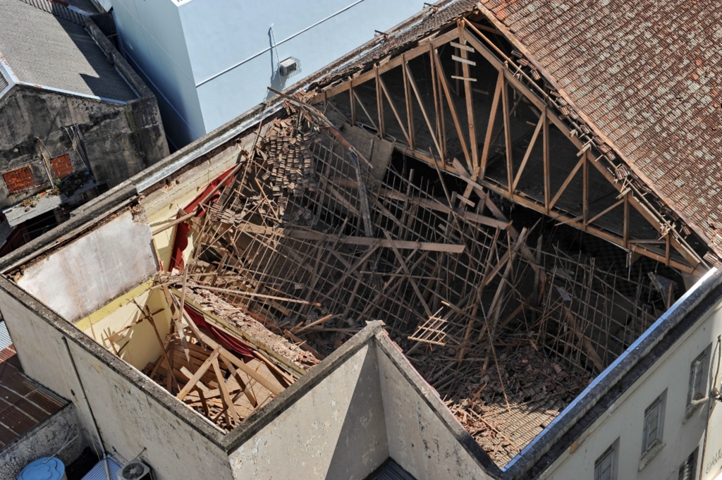 Queda de telhado de clube serve de importante alerta: como estão outros prédios e até escolas bem antigas?