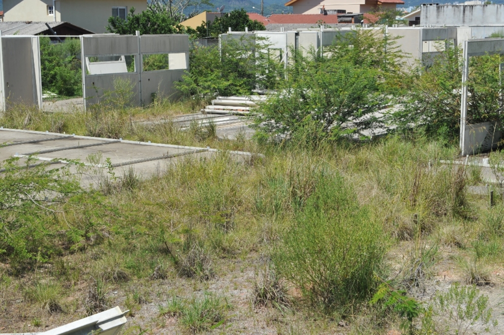 Ex-funcionários de obras de creche reclamam de direitos não pagos