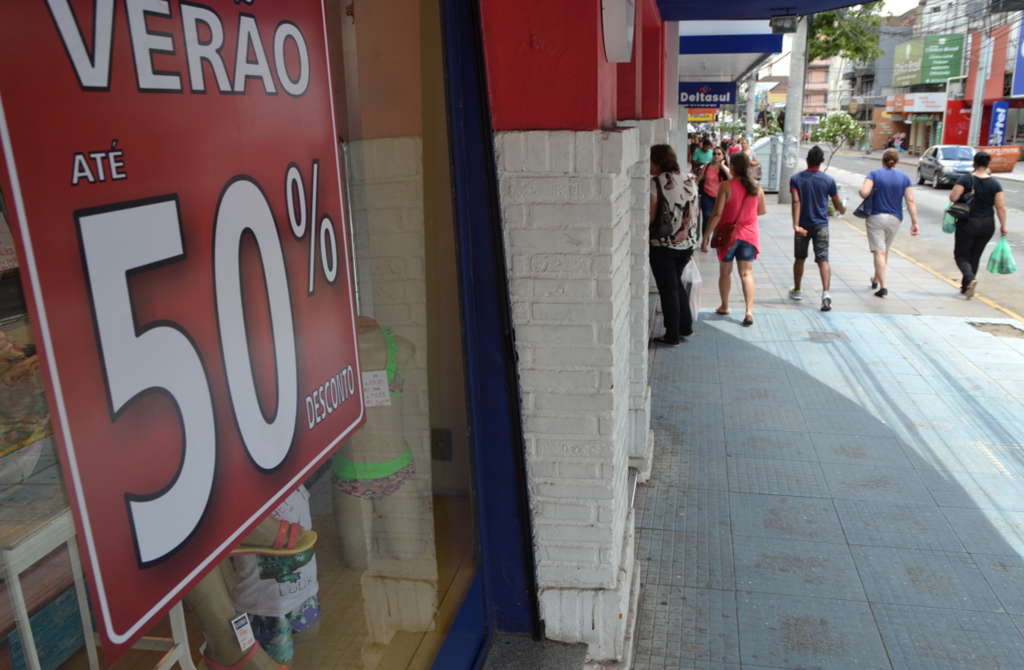 Deni Zolin (Diário) - A partir dos próximos dias, consumidores poderão descontos que podem chegar a 70%