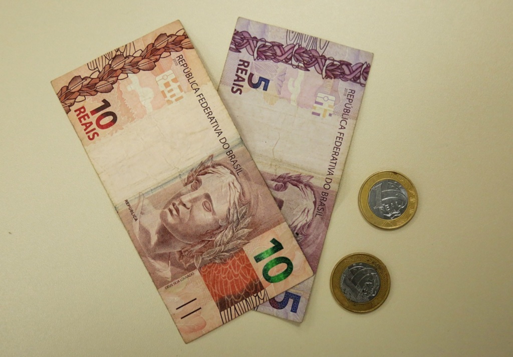 Reajuste do salário mínimo reduz poder de compra do consumidor