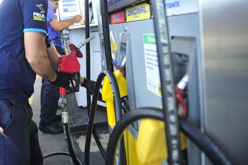 Em dois dias, gasolina e diesel aumentam duas vezes