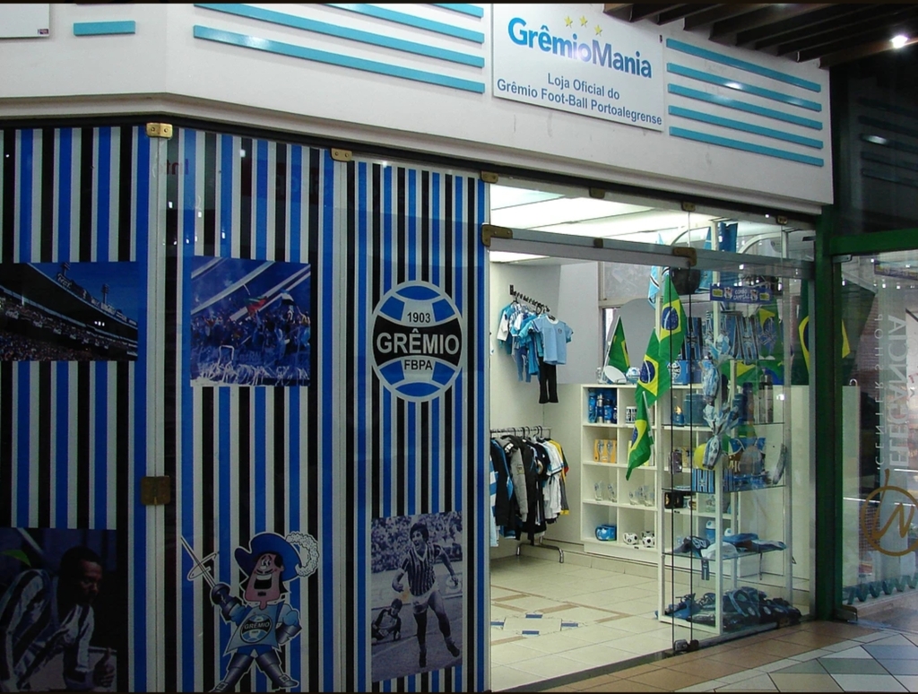 Camiseta oficial do Grêmio vira artigo raro em lojas de Santa Maria