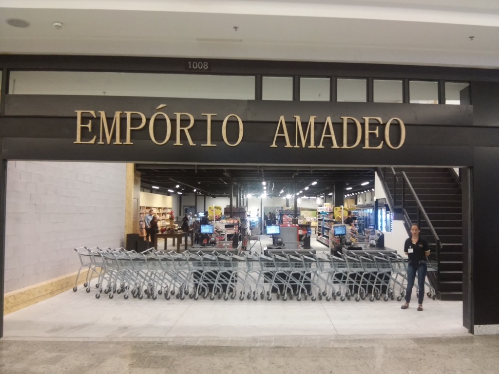 Supermercado inaugura no novo shopping