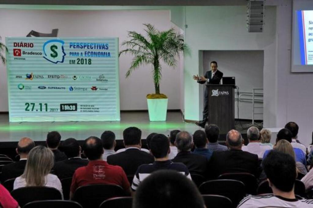 Economista e chefe de banco prevê queda de gastos com juros