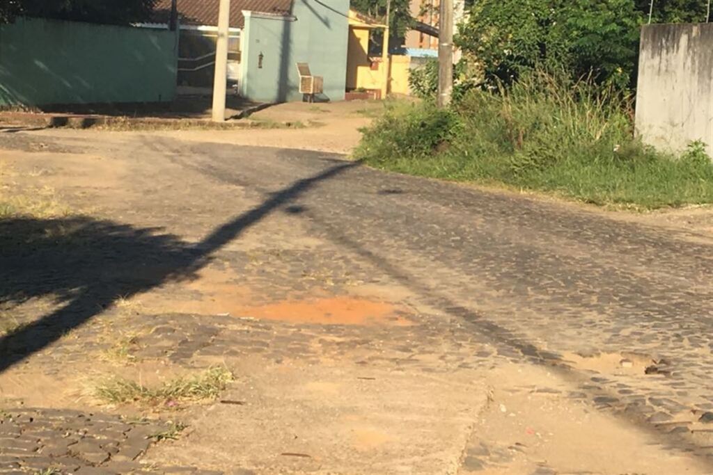 Foto: Natália Venturini (Diário) - Ruas como a Antônio Gonçalves do Amaral estão cheias de buraco