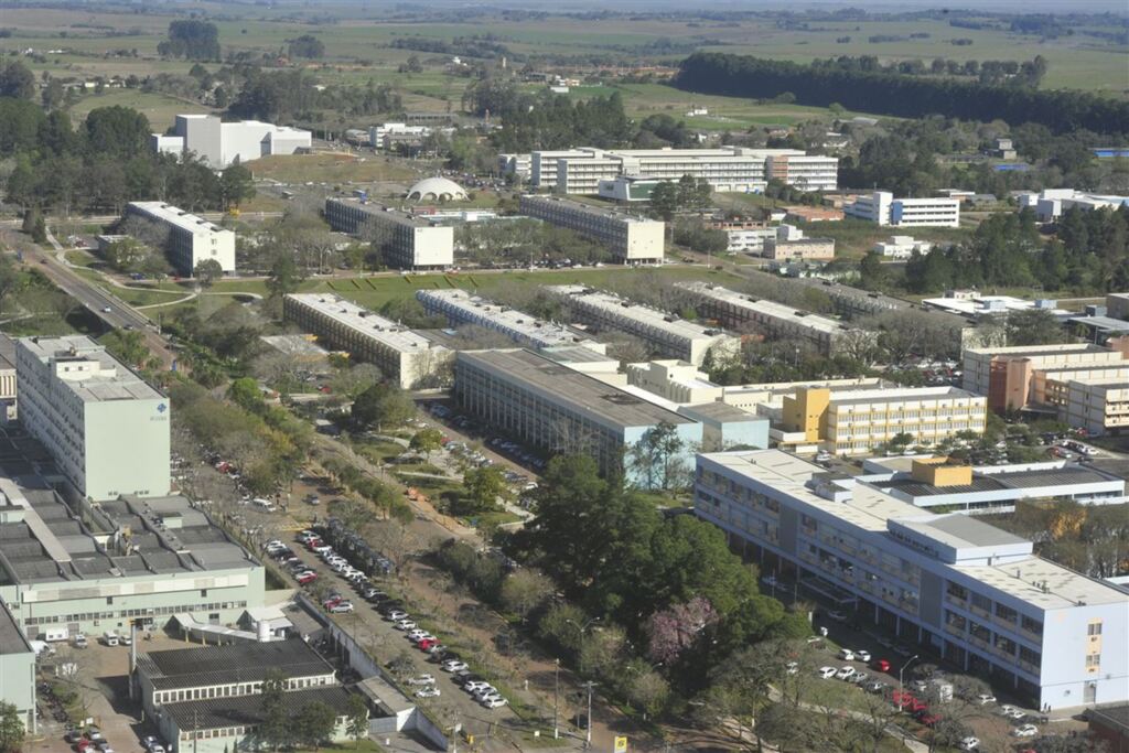 UFSM abre concurso com 6 vagas para professor adjunto