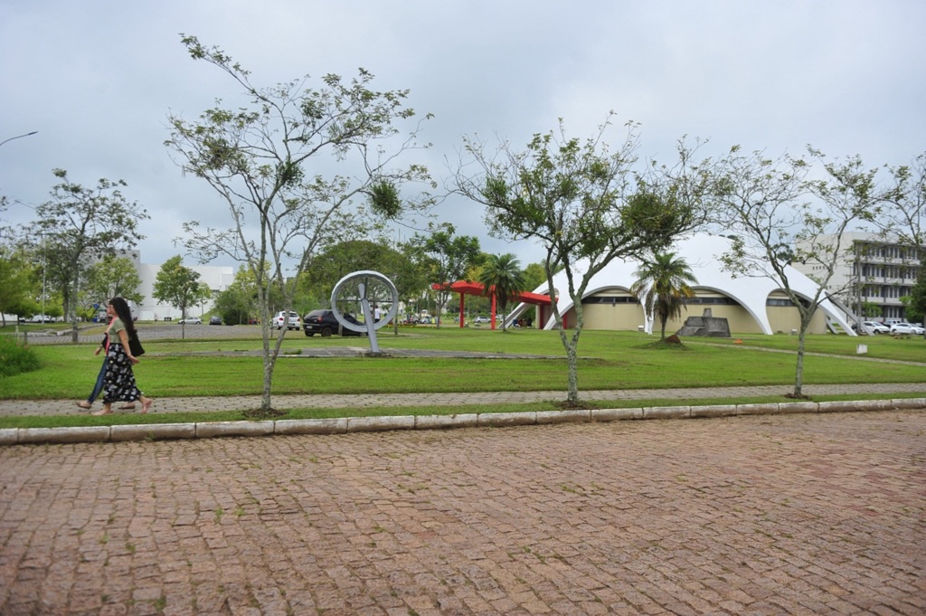 UFSM abre concurso com 6 vagas para professor substituto