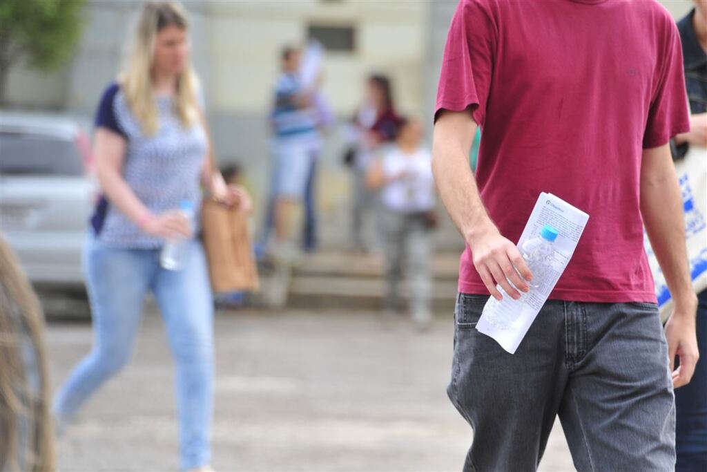6 concursos estão com inscrições abertas no Estado
