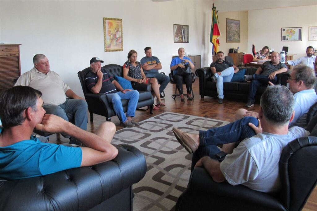 Foto: Arquivo Diário - Reunião, ontem, em São Pedro, definiu início de obras de melhoria da estrutura de madeira