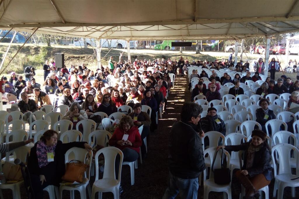 Foto: Eduardo Tesch (Diário) - Dezenas de pessoas participaram de assembleia nacional da economia solidária