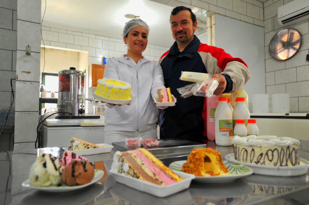 Foto: Germano Rorato, 10/06/2016 - Michele e Jairo receberam recursos e puderam comprar máquina para aumentar a produção de sorvetes e picolés