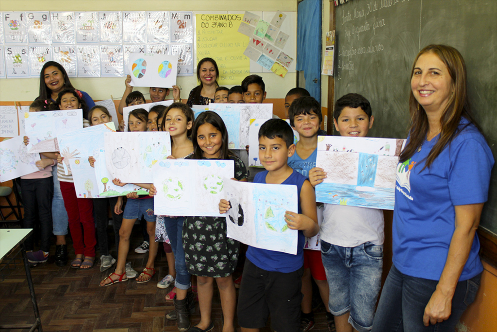 VÍDEO: crianças registram em desenhos o futuro da humanidade