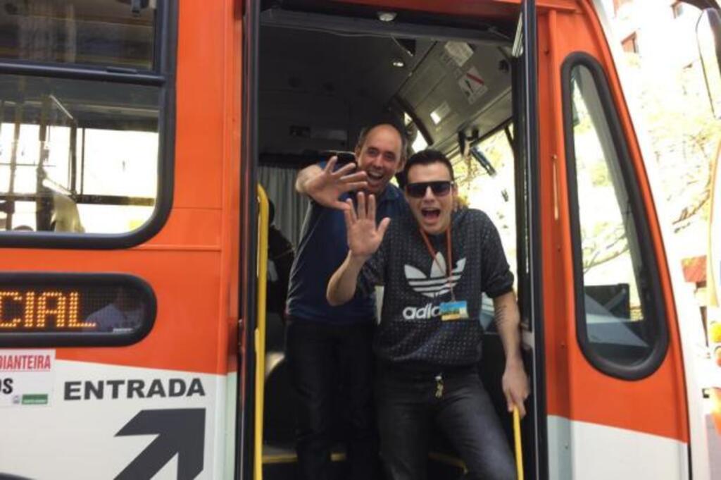 VÍDEO: O retorno do motorista e cobrador, os 'mitos', à linha Universidade