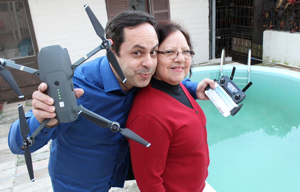 VÍDEO: mãe brinca e promete que vai dar o troco ao filho qu