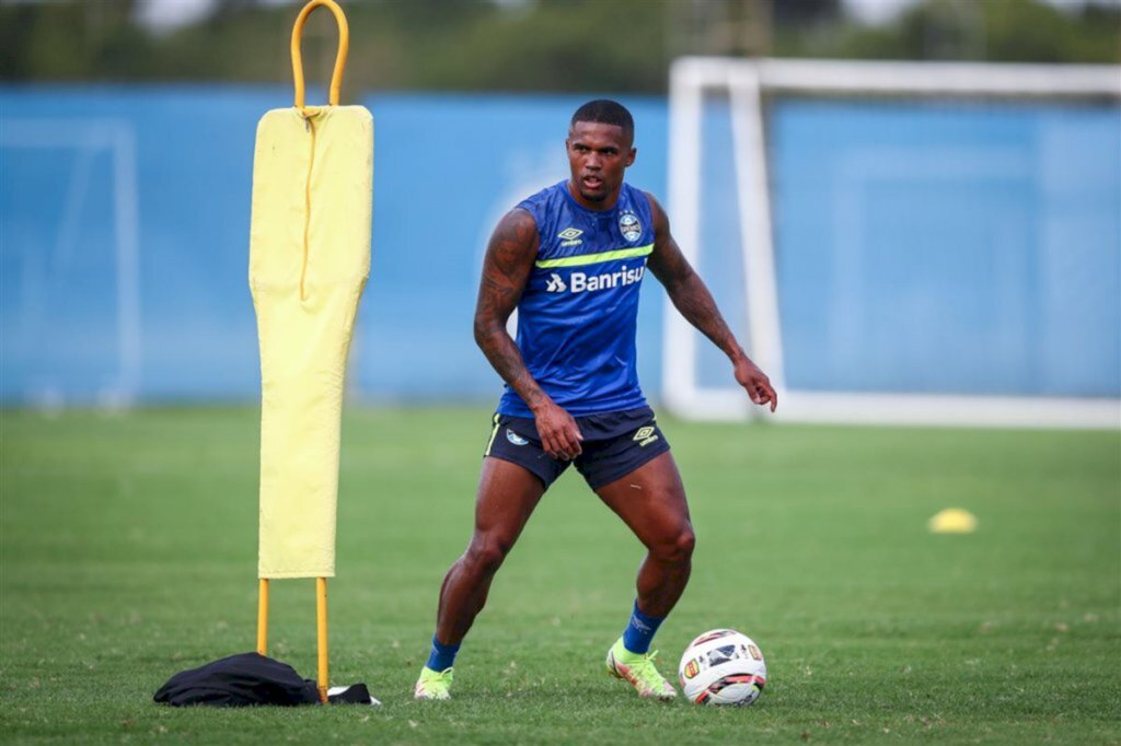 título imagem Grêmio e Douglas Costa encaminham rescisão em meio à pré-temporada