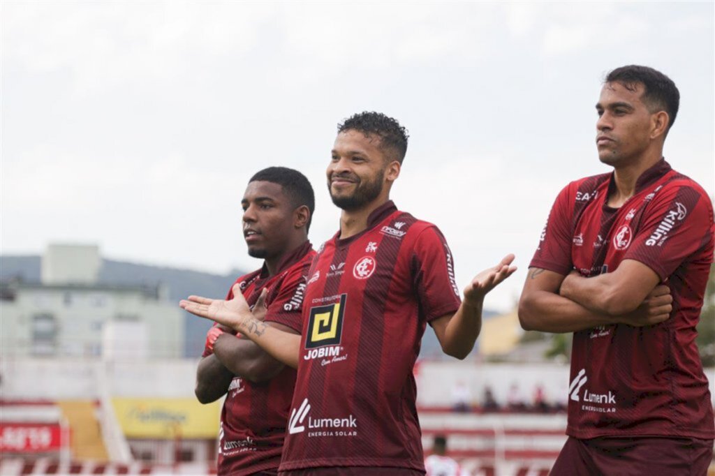 São Gabriel anuncia ex-jogador do Inter-SM para a Divisão de o