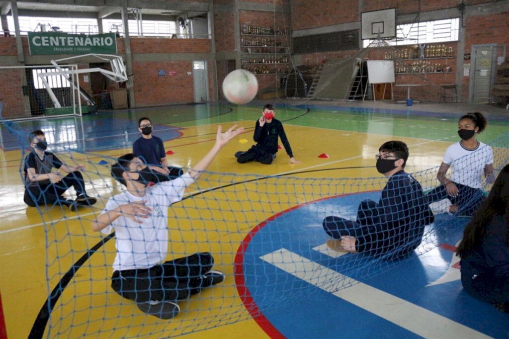 Escolas Centenário e G10 promovem aulas inclusivas de educação física