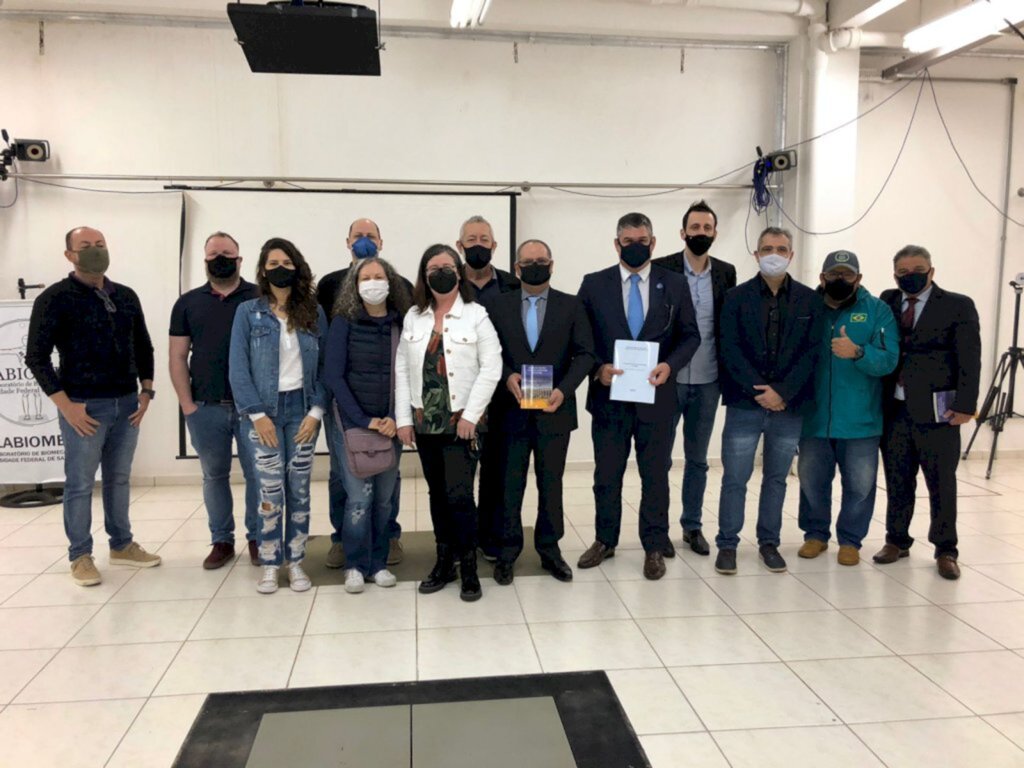 Presidente da Confederação Brasileira de Atletismo visita Santa Maria