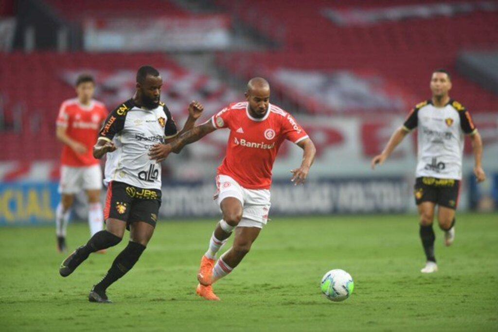 Inter perde para o Sport por 2 a 1 e deixa escapar a chance de abrir quatro pontos do Flamengo