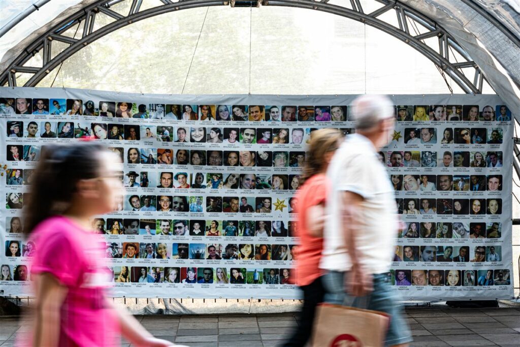 Para pais de vítimas da Kiss, indiferença da comunidade machuca e esquecer a tragédia não é uma opção