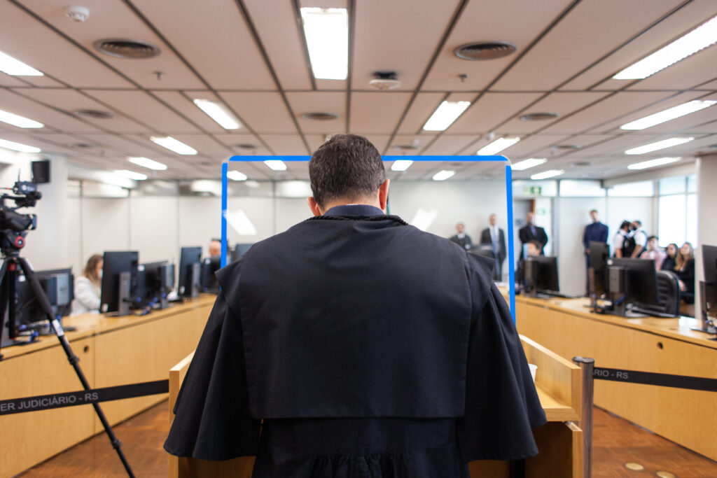 título imagem “Pode demorar 2 anos, pode demorar 10”, diz juiz aposentado sobre tempo de espera para novo julgamento do Caso Kiss