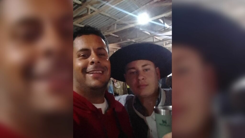 Foto: Arquivo Pessoal - Manoel e Lucas (de chapéu) juntos.