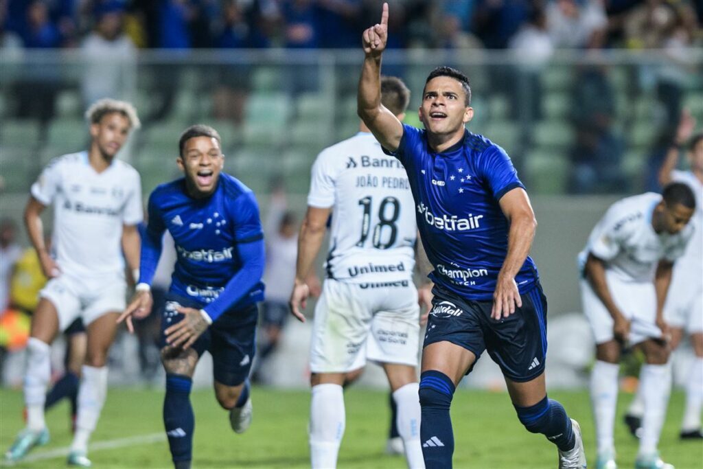 título imagem Com atuação abaixo da média, Grêmio perde para o Cruzeiro