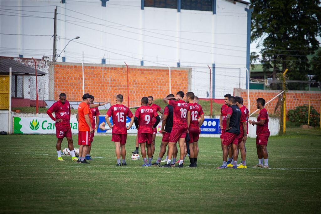 título imagem Técnico Ben-Hur Pereira deve repetir escalação contra o Guarany de Bagé