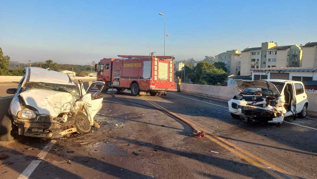 Quatro ficam feridos em acidente em viaduto da BR-158 em Santa Maria; duas pessoas estão em estado grave