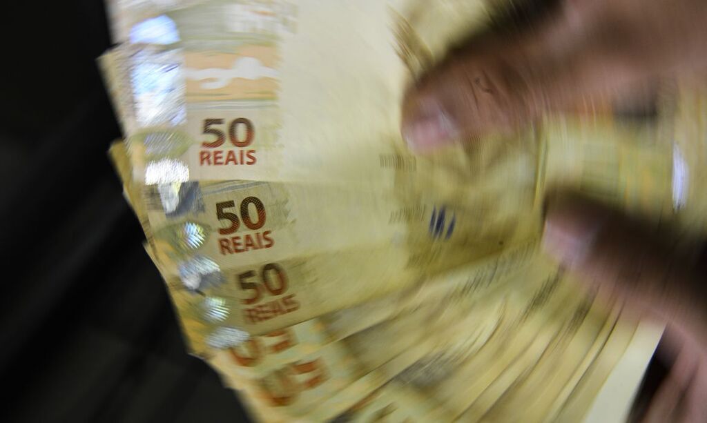 título imagem Salário mínimo de R$ 1.320 entra em vigor nesta segunda