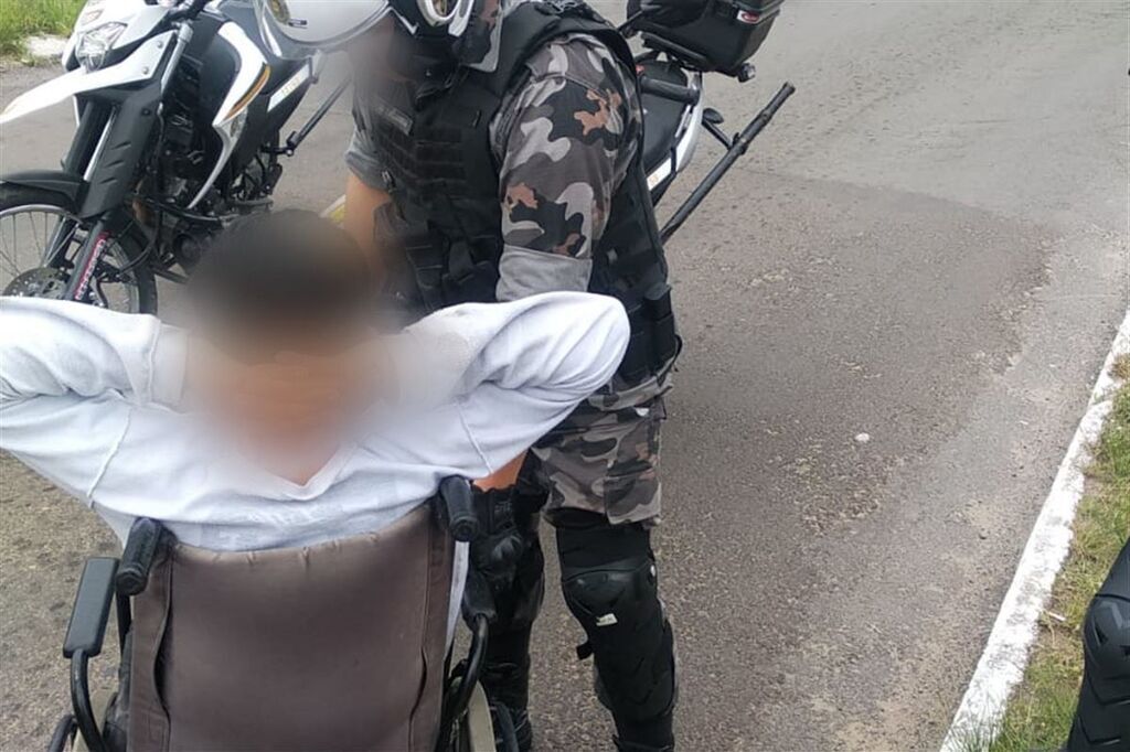 Após sair do presídio, cadeirante assalta pedestre novamente e é preso em Santa Maria