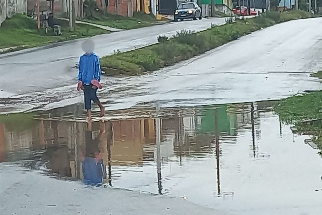 Bueiros entupidos causam alagamentos na região oeste de Santa Maria