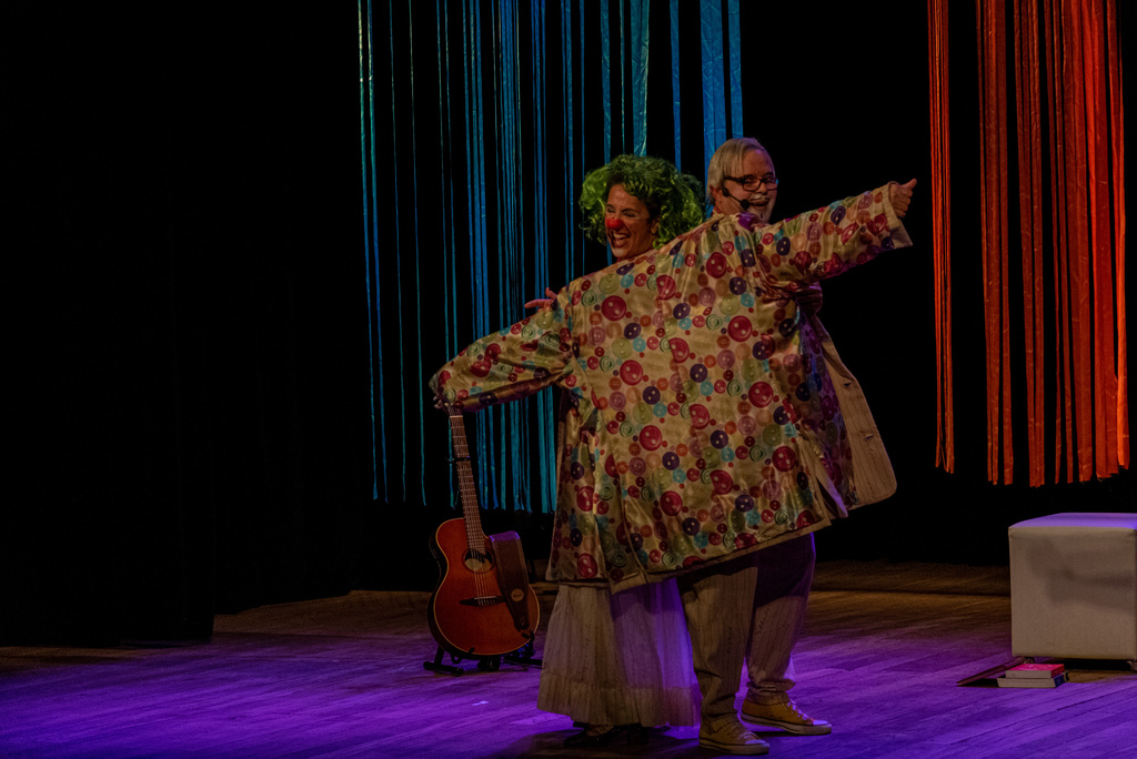 Fotos: Eduardo Ramos - Alexandre Brito e a atriz Maura Souza em cena