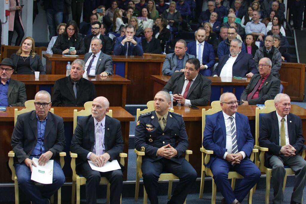 Em homenagem, Câmara de Santa Maria entrega títulos